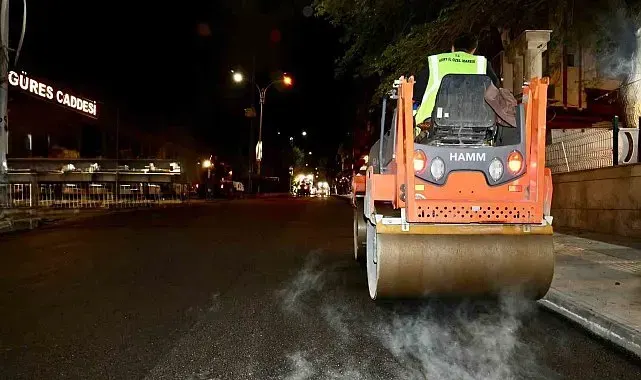 Siirt'te asfalt mesaisi gece de sürüyor