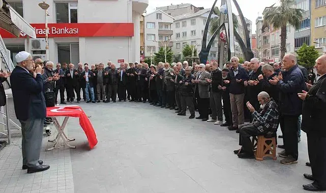 Türkeli'de hacı adaylarına duygusal uğurlama