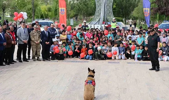 Kurtalan'da Trafik Haftası'nda vatandaşlar bilgilendirildi