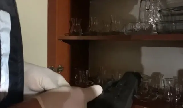 Evin her köşesinden ruhsatsız tabanca çıktı: 2 tutuklama