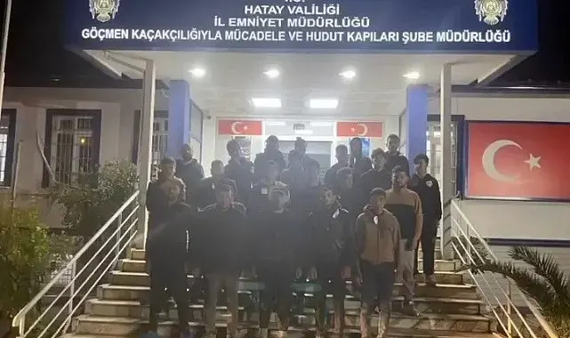 Hatay'da 19 göçmen yakalandı, organizatör 2 sürücüye 350 bin TL ceza uygulandı