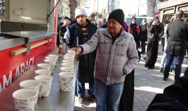 Kütahya Vakıflar Bölge Müdürlüğü'nden halka salep ikramı