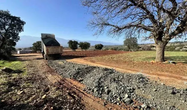 Karacasu'da yol çalışmaları devam ediyor