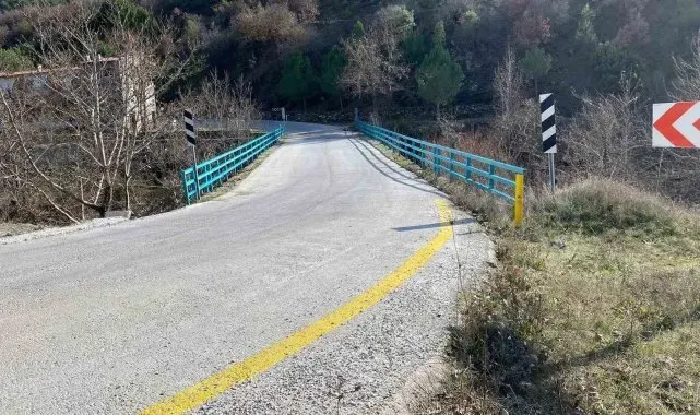 Salihli ve Alaşehir'de köprü korkulukları yenilendi