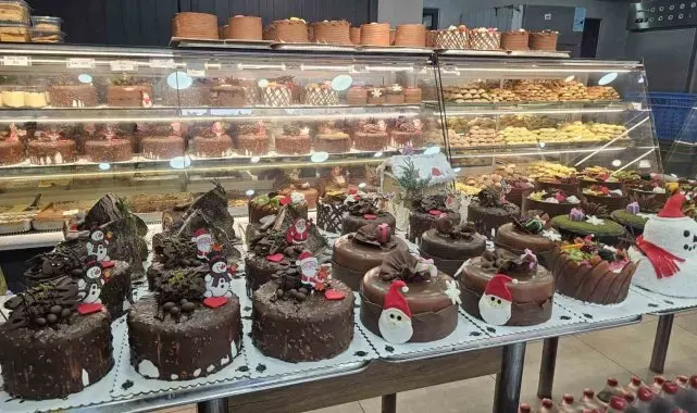 Bandırma'da yeni yıl heyecanı alışverişe yansıdı
