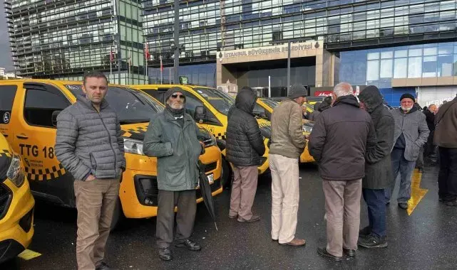 İstanbul'da 8+1 taksi mağdurları eylem yaptı