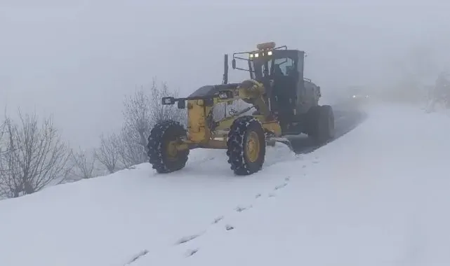 Diyarbakır'da kar yağışı nedeniyle kapanan 105 kilometrelik yol ulaşıma açıldı