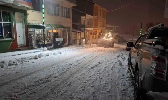 Tunceli'de Cankurtaran Geçidi zincirsiz ağır tonajlı araçlara kapatıldı