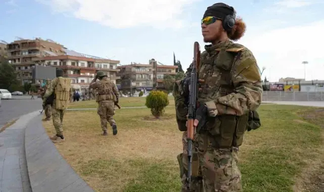 Şam'da askerler gövde gösterisi yaptı