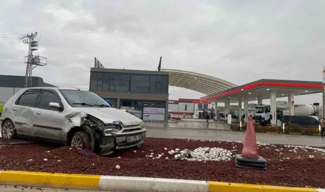 Otomobil elektrikli bisiklete çarptı: 1 yaralı
