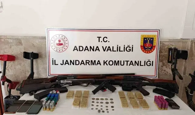 Adana'da evde 23 sikke ve 5 silah çıktı