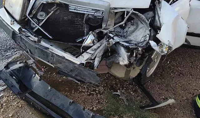 Mardin'de otomobil ile hafif ticari araç çarpıştı: 1 yaralı