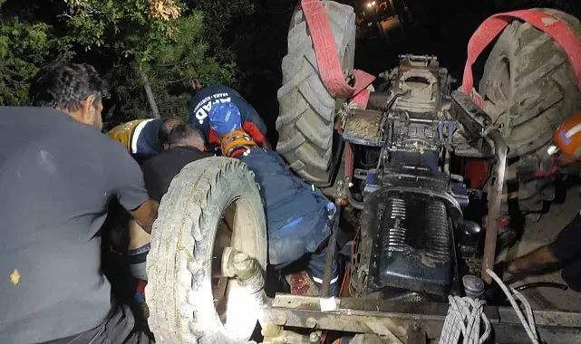 Devrilen traktörün altında kalan sürücü kurtarıldı