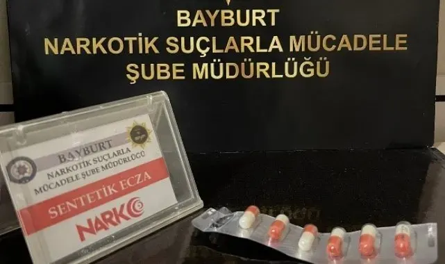 Bayburt'ta 6 adet sentetik hap ele geçirildi