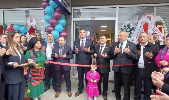 Trabzonlular derneğine yeni yerine muhteşem törenle kavuştu