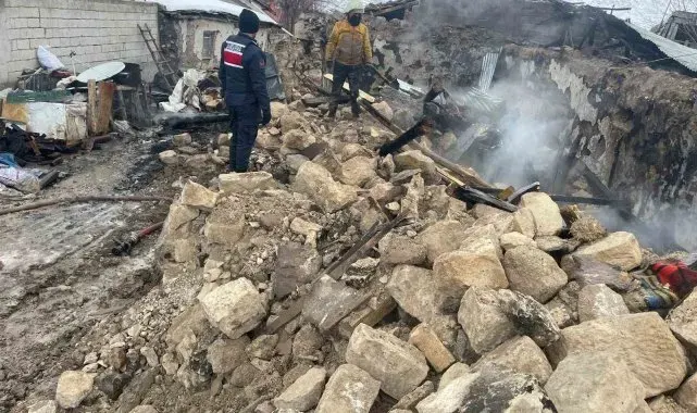 Sivas'ta müstakil evde yangın: 1 yaralı