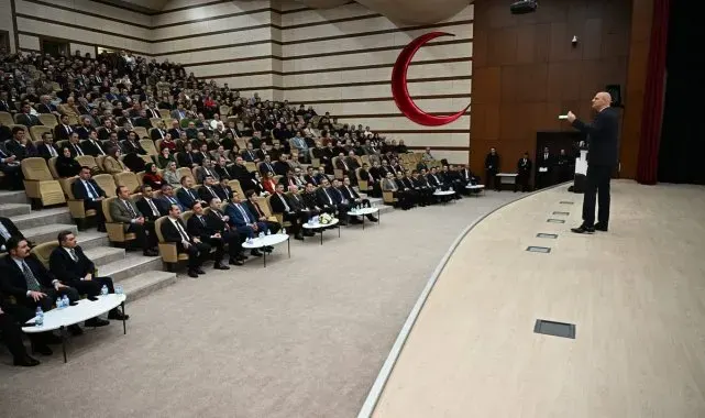 Kamu görevlilerine protokol dersi