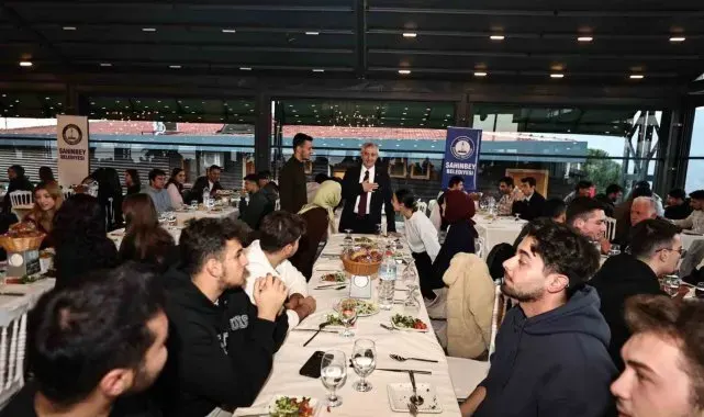 Tahmazoğlu, İzmir'de Gaziantepli öğrencilerle hasret giderdi