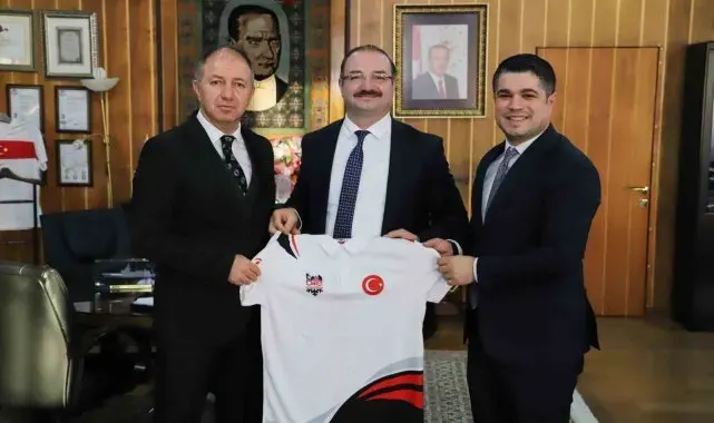 Hacımüftüoğlu'na teşekkür ziyareti