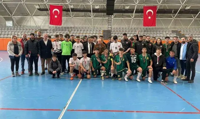 Bayburt'ta gençler futsal müsabakaları sona erdi