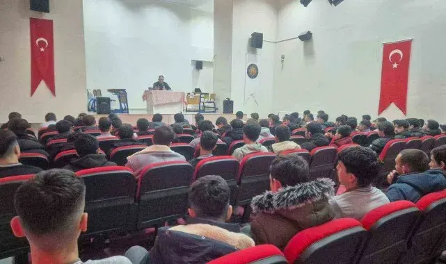 Bayburt emniyeti öğretmenleri ve öğrencileri bilgilendirmeye devam ediyor