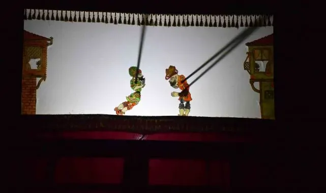 Çocuklar Hacivat-Karagöz oyunuyla eğlendi