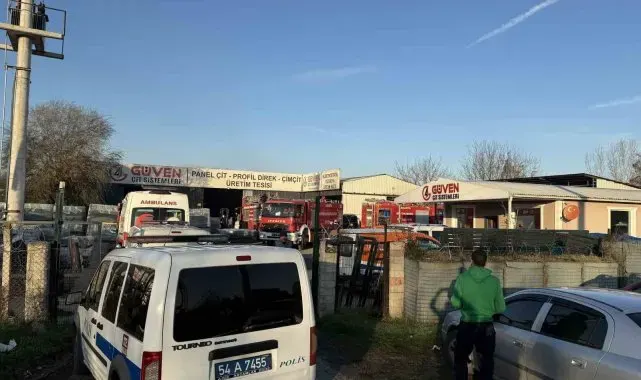 Sakarya'da çit sistemleri üretim tesisinde yangın