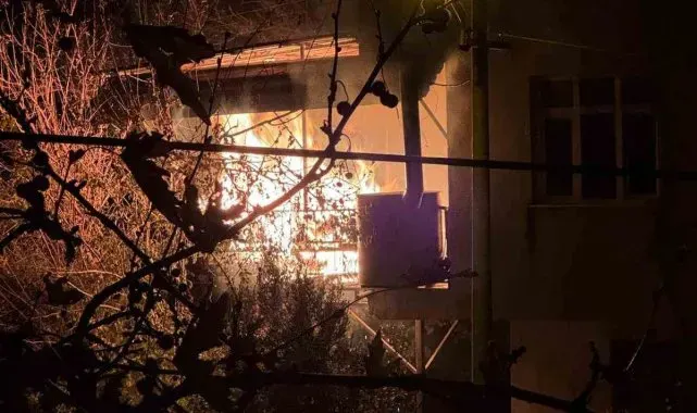 Kozan'da çıkan ev yangını paniğe neden oldu