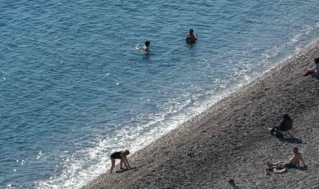 Antalya'da aralık ayında yazdan kalma günler yaşanıyor