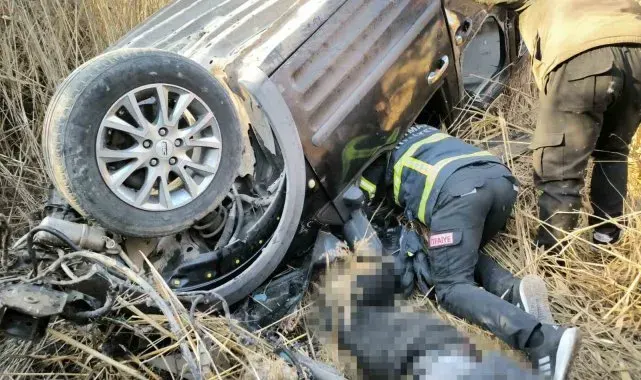 Diyarbakır'da hafif ticari araç devrildi: 1 ölü, 1 yaralı
