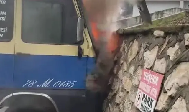 Alev alev yanan minibüs kamerada