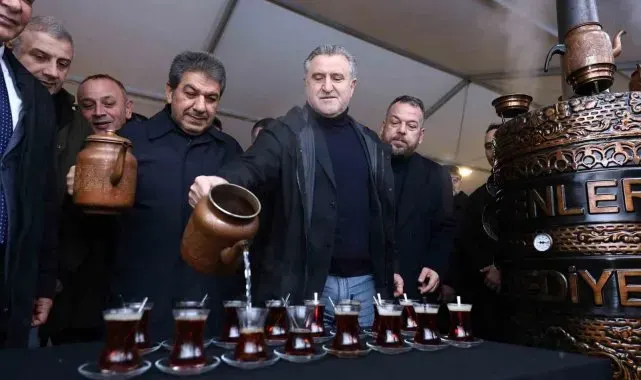 Esenler'de Uluslararası Dünya Çay Günü'ne özel çay ikramı yapıldı