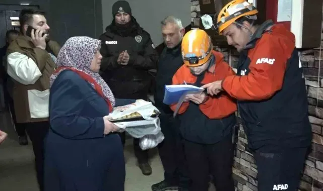 Rize'de fırtınadan dolayı sallanan bina tahliye edildi