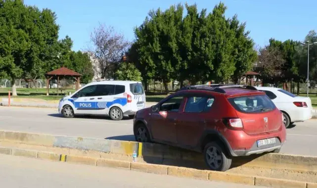 Direksiyon hakimiyetini kaybettiği araçtan yaralı olarak kurtuldu