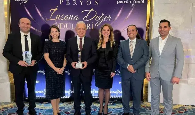 Batı Anadolu Şirketler Topluluğu'na PERYÖN'den ödül
