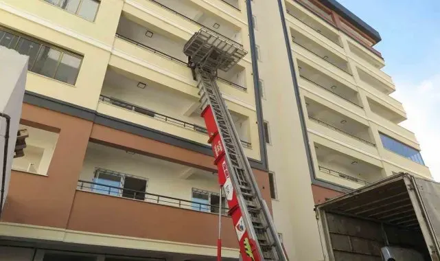 Yerinde dönüşüm projesinde yeni evine taşınan çift devlete dua etti