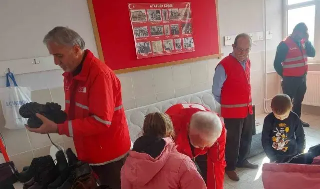 Kızılay'dan Uşak'ta 58 öğrencinin içini ısıttı