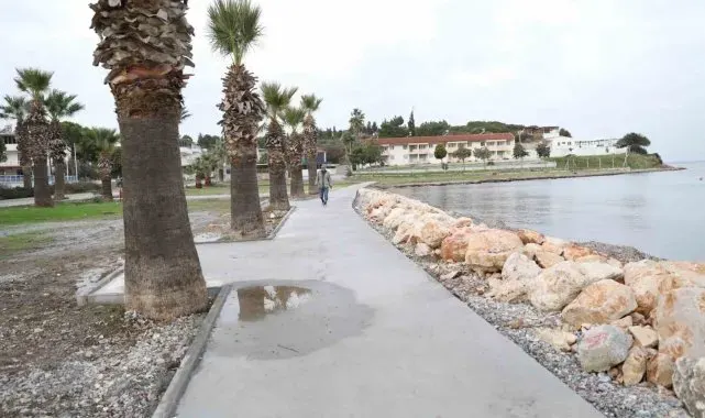 Başkan Gençay Sedef Koy Sahili'ne el attı