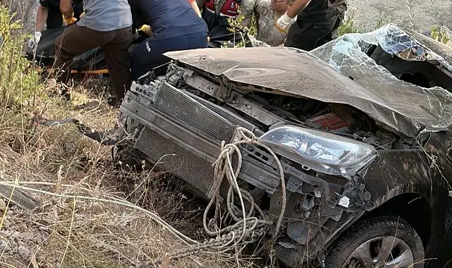 Bingöl'de araç dereye uçtu: 1 ölü, 4 yaralı
