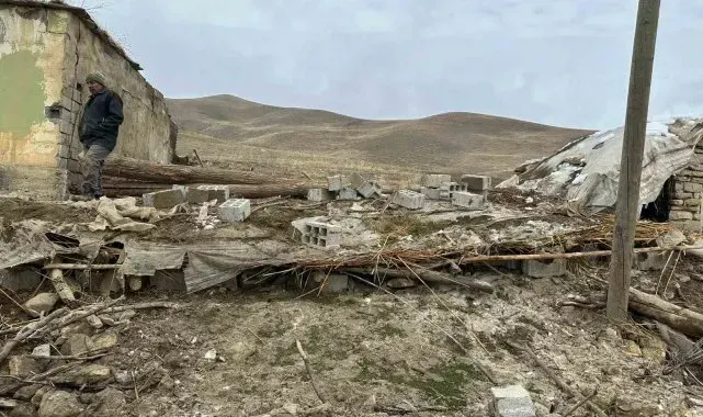 Muş'ta ahır çöktü: 30 küçükbaş hayvan telef oldu