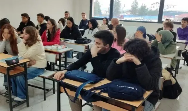Gediz'de ücretsiz üniversite hazırlık kursları başladı