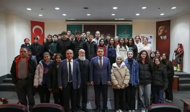Vali Işın "Müzikçe Pazartesi Söyleşileri"nin konuğu oldu