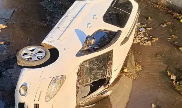 Dereye düşen otomobilde 1 kişi yaralandı