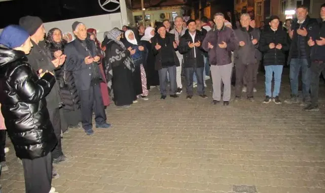 Hisarcık'ta 31 kişilik umre kafilesi dualarla uğurlandı
