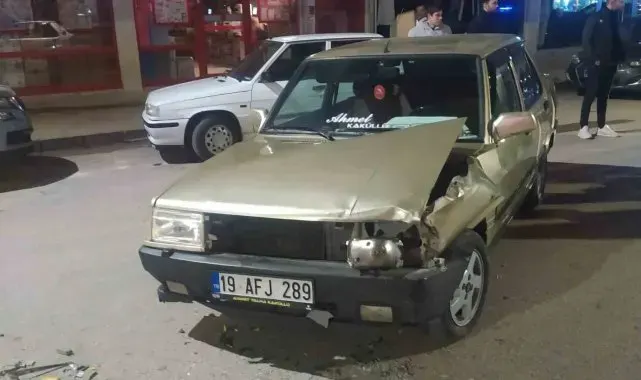 Çorum'da iki otomobil çarpıştı:1 yaralı