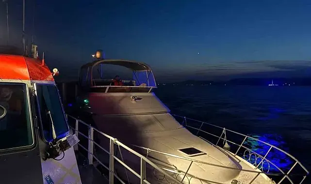 Çanakkale Boğazı'nda içinde 2 kişinin bulunduğu sürüklenen tekne kurtarıldı