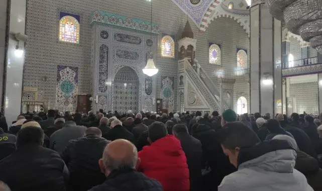 Cuma hutbesinde "kumar" vurgusu: "Kumar, hem oynatan hem de oynayan için maddi ve manevi bir tükeniştir"