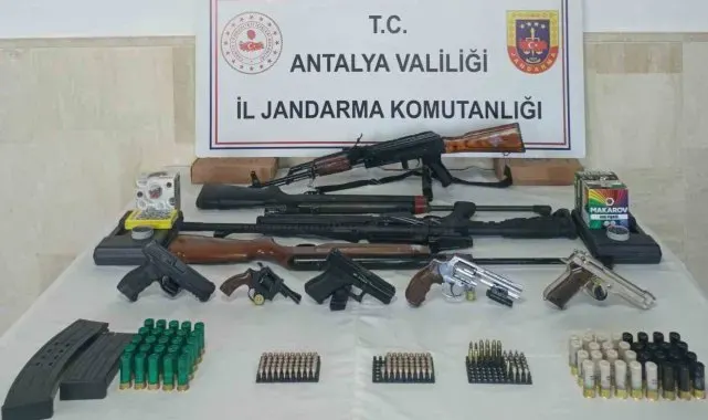 Antalya'da çok sayıda silah ve fişek ele geçirildi
