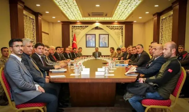 Hakkari'de "Karla Mücadele ve Alınacak Önlemler Toplantısı" düzenlendi