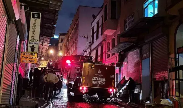 Fatih'te ayakkabı imalathanesinde korkutan yangın